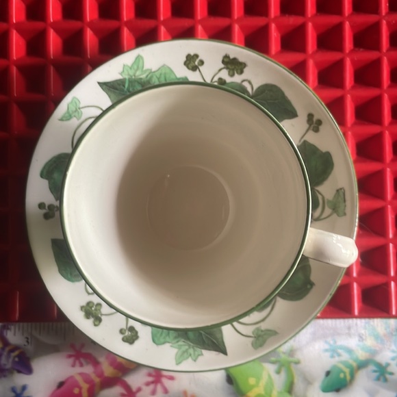ANTIQUE WEDGWOOD IVY TEACUP AND SAUCER - Picture 4 of 7